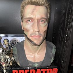 Arnold Life Size Bust Predator 