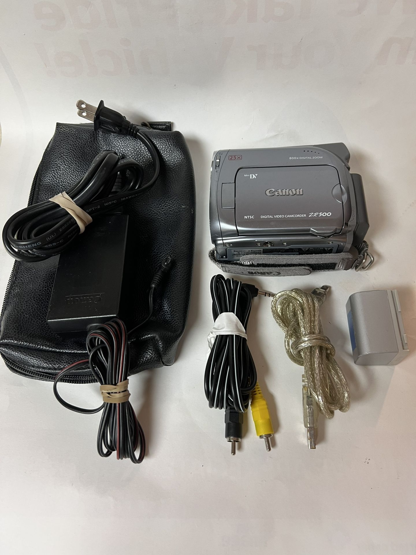 Canon ZR500 Mini DV Handheld Camcorder Bundle Charger Batt Cables Case