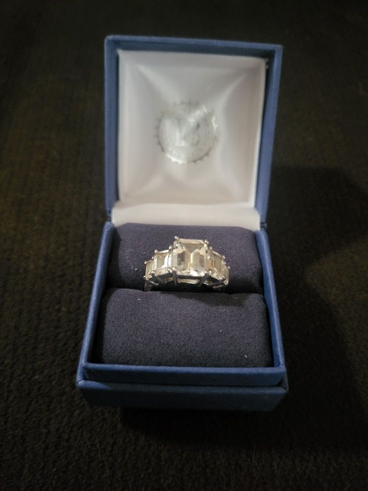 Gorgeous Bradford Exchange 925 Stamped Sterling Silver Ring With Large Princess Cut Center Stone With Princess And Emerald Cut Accent Stones!