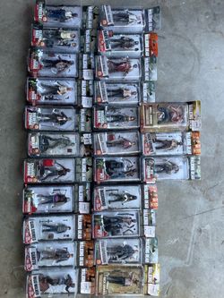 Walking dead figures lot