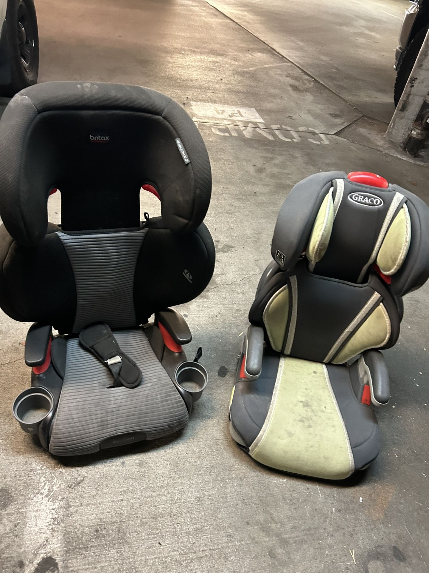 2 Car Seats 25 Each