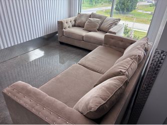 Beautiful Beige Studded & Tufted Cindy Crawford Sofa & Love seat set Delivery Available 🚚
