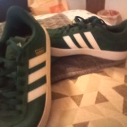 Mens Adidas Size 10
