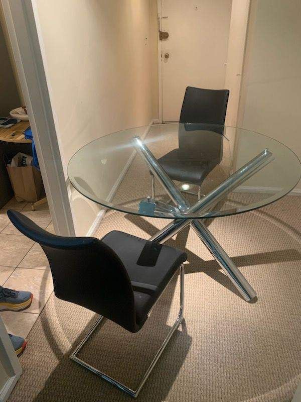 Glass Table And 4 Chairs 