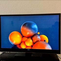 47” Vizio TV w Roku Stick & Remote