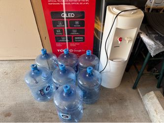 Water dispenser with seven bottles