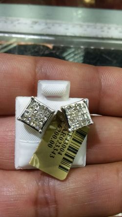 14k Gold princess earings 1ct diamonds total