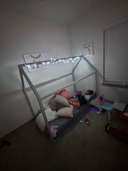 Montesorri House Bed (need gone asap)