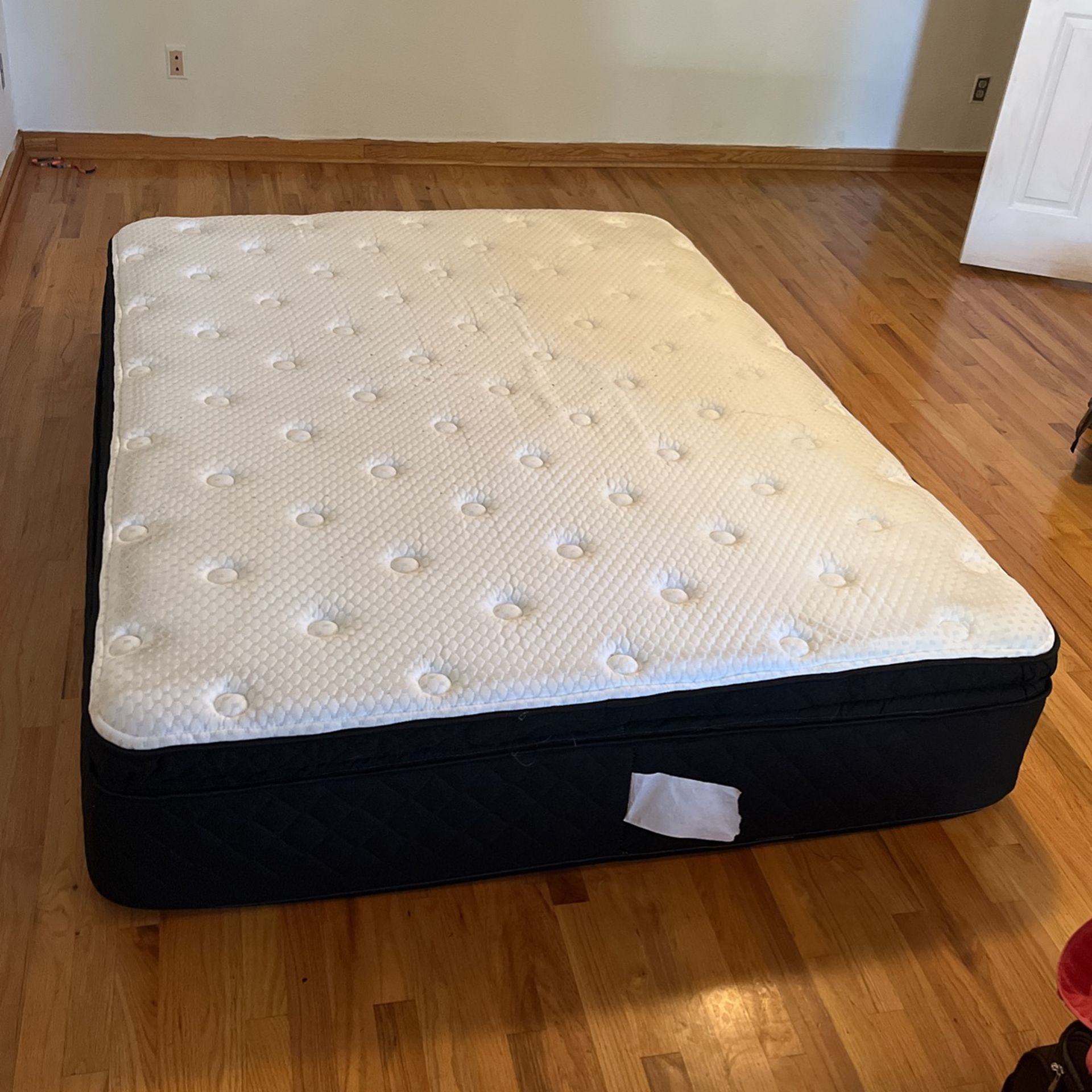 Queen Sized Sapphire Sleep Arctic Crown Mattress With Pillow Topper for