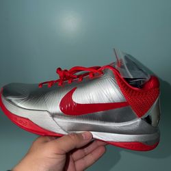 Caitlin Clark x Nike zoom kobe 5 protro ‘rookie of the year’ size 9M
