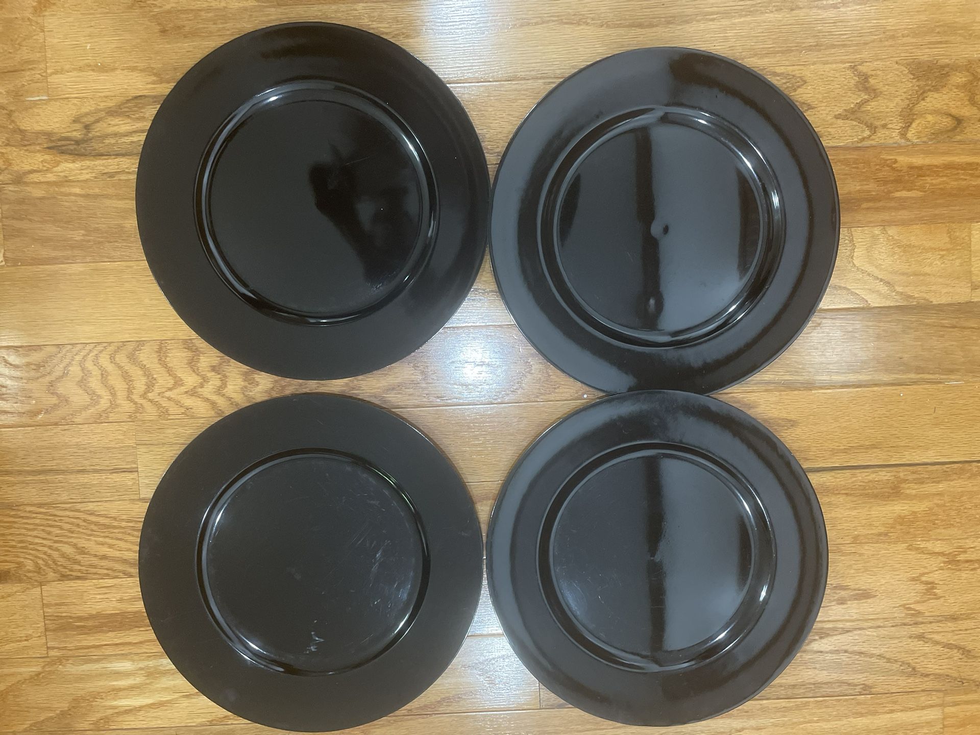 4  Used Plastic Black Plates 