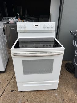 Frigidaire stove good condition everything works fine