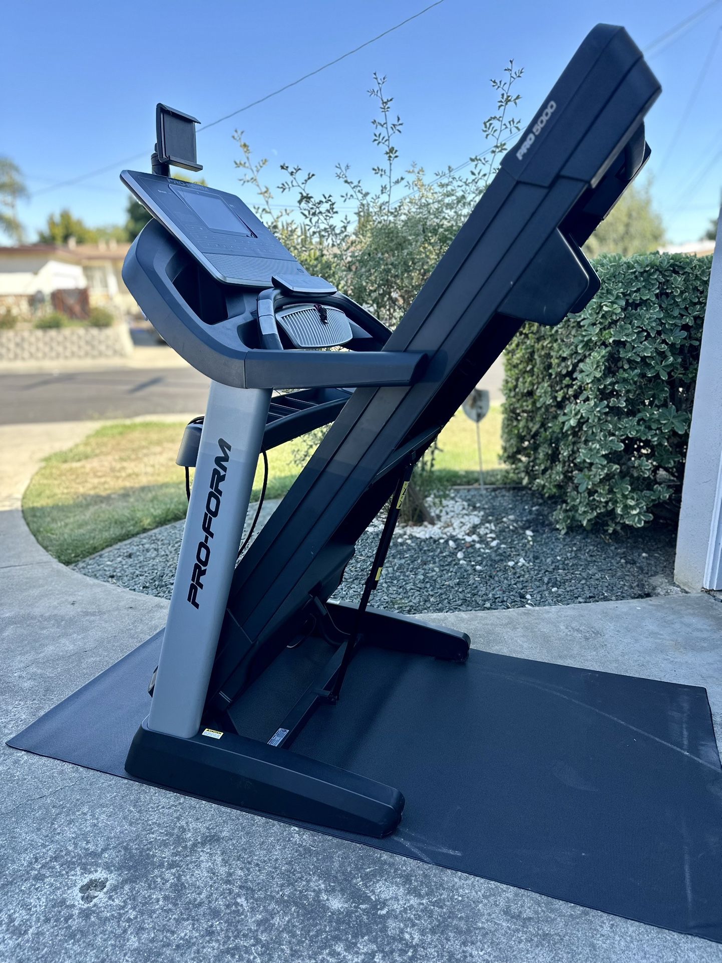 Pro form 5000 Heavy Duty Treadmil With Big Screen and Mat