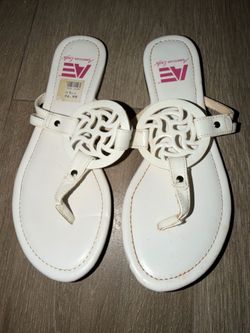 Women’s shoe (size 5 1/2)
