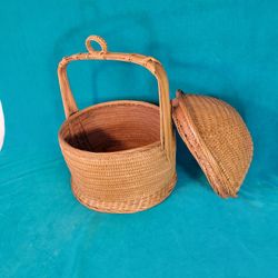 Round Hand Woven Portuguese Picnic Basket w/ Lid