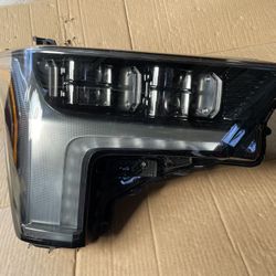 Toyota Tundra Headlight 