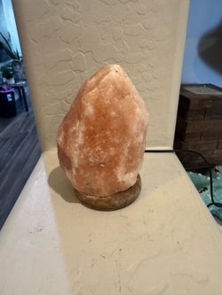 Color changing salt lamp