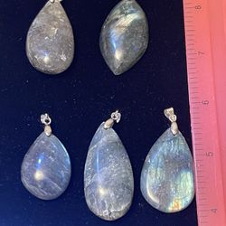 5 Gorgeous Labradorite Pendants With Purple & Yellow Flash