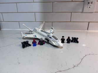 Lego Marvel Superhero's set 76130: Stark Jet and the Drone Attack