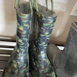 Boys Camo Rubber boots Sz 1