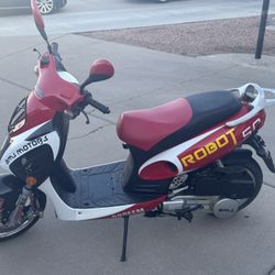 150 cc Gas Powered Scooter With 140 Original Miles On It