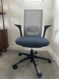 Amazing Quality BRAND NEW Desk Chair @ 50%