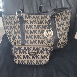Michael Kors Signature Tote + Wallet 