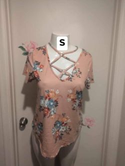 New women’s top size small