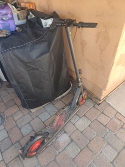 ¡Scooter i9S with helmet