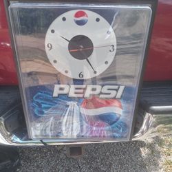 Rare Vintage Pepsi Clock Light. Great For Bar Or Resturant
