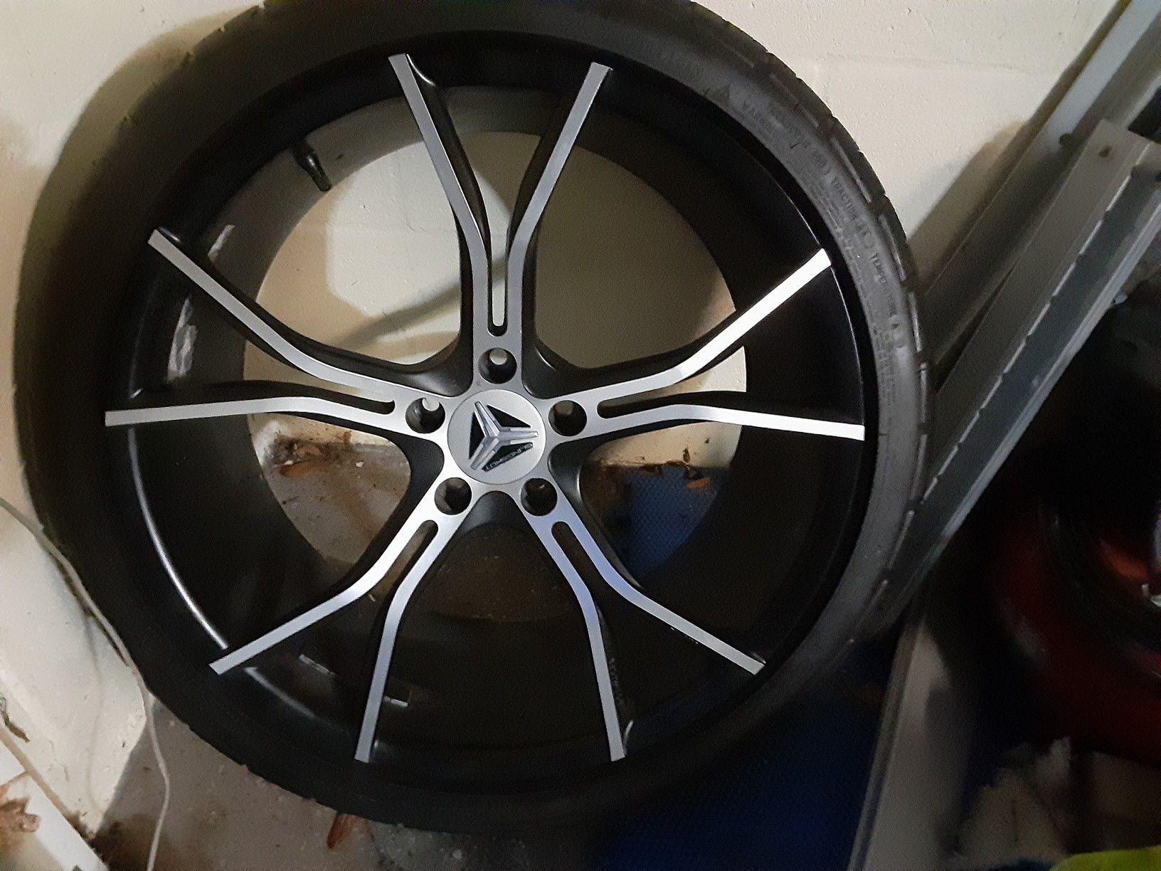 2015 polaris slingshot wheels 18 on front 20 on back like new tires