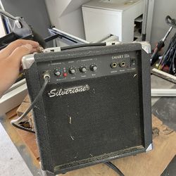2 Guitar Amps