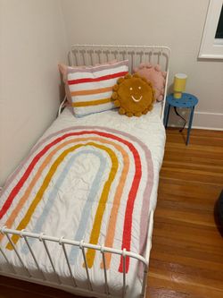 Free twin bedroom setup