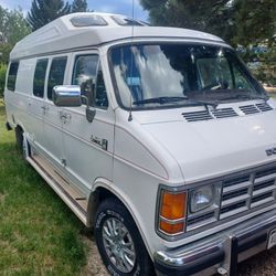1989 D0dge 2500 Roadtract  Class B RV