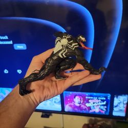 Venom Statue 