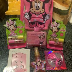 Minnie Bath Set & Accessories 🎀