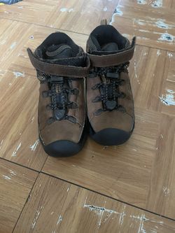 Keens Toddler Boots Size 9