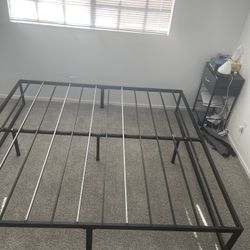 ZINUS Abel Metal King Bed Frame (Only) 