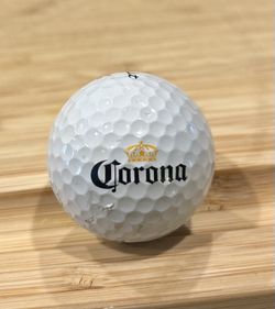 1 Corona Titleist Pro V1 (Slightly Used)