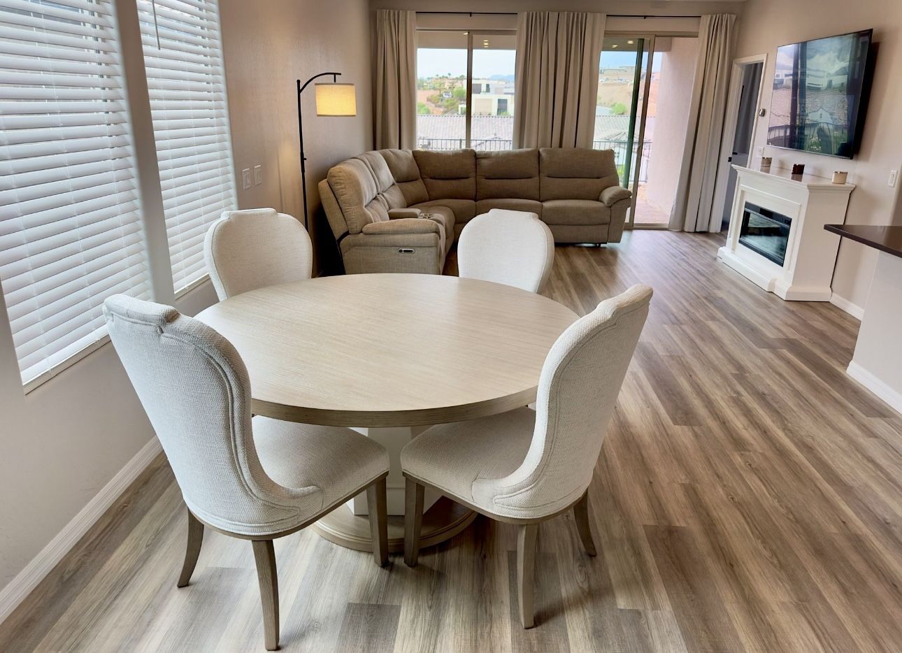 LIKE NEW 60" Round Dining Table & Chairs Set