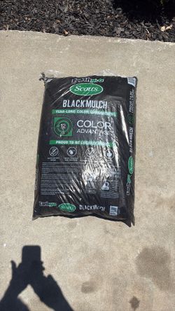 Scott’s black mulch 1.5 ft.³ bag