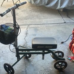 Knee scooter 