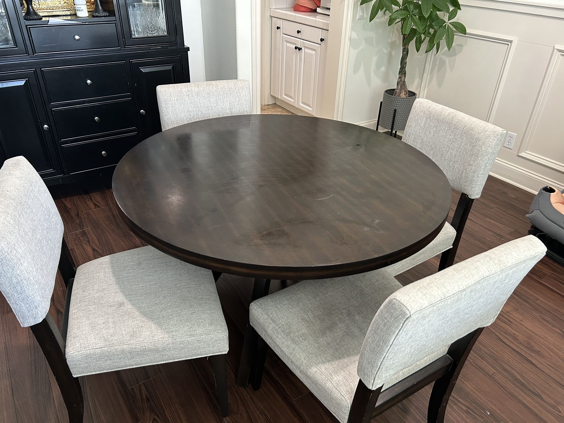 Round Table