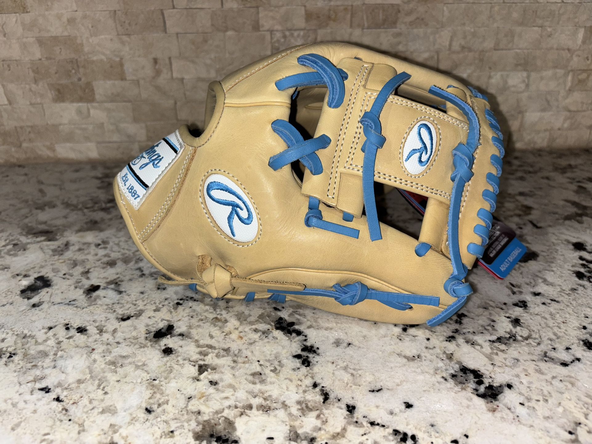 NEW w/tags Rawlings 11.5” Gold Glove Elite GGE115ICCB RHT