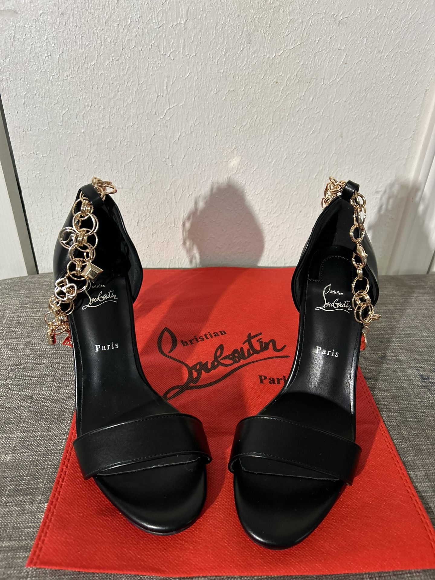 CHRISTIAN LOUBOUTIN PARIS 