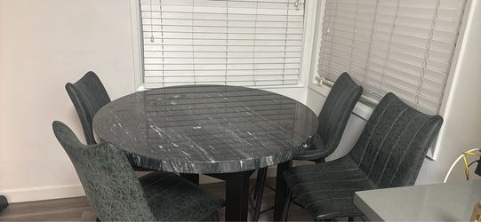 Circle Dinning kitchen table