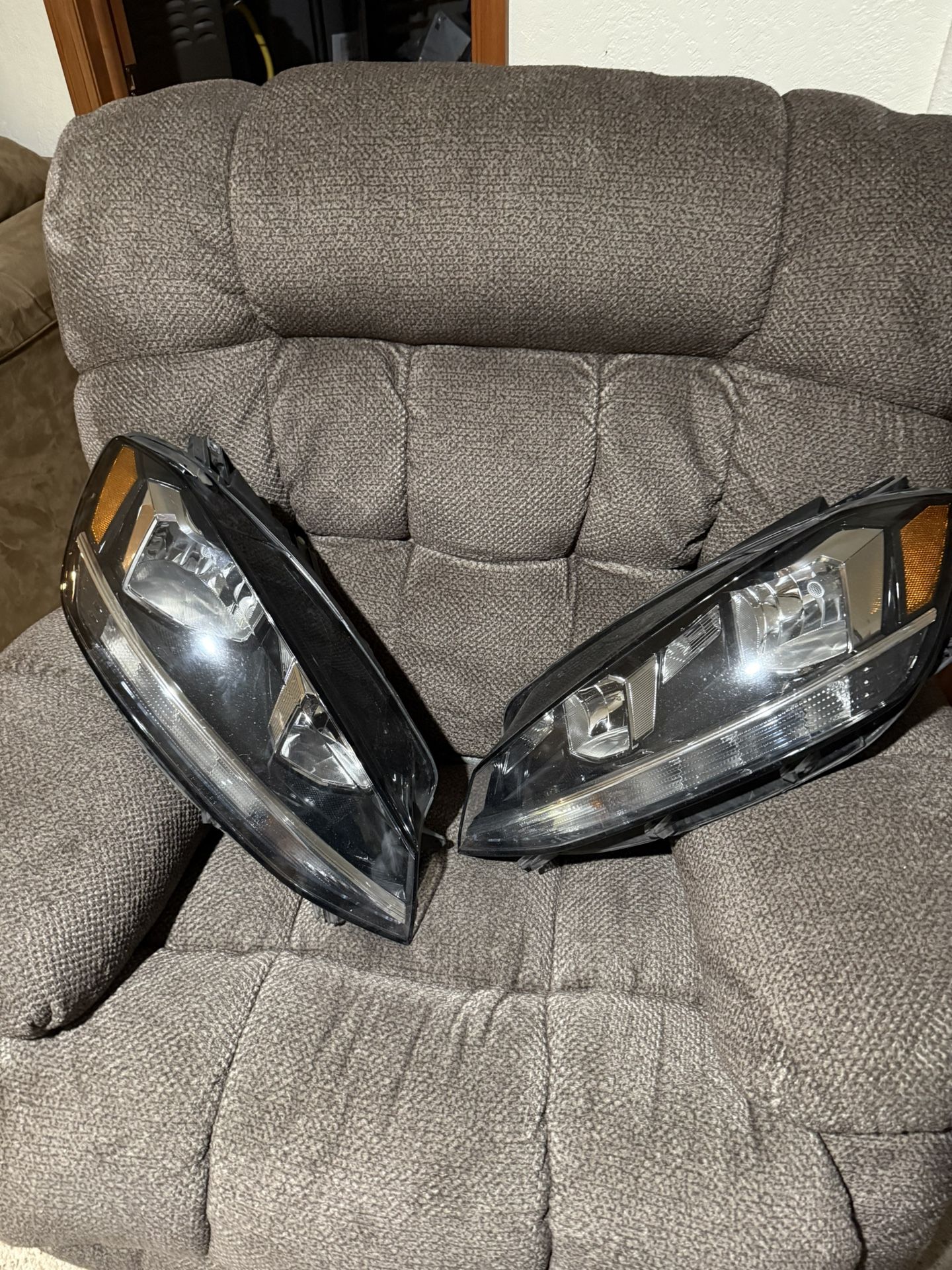 MK7.5 GTI HEADLIGHTS