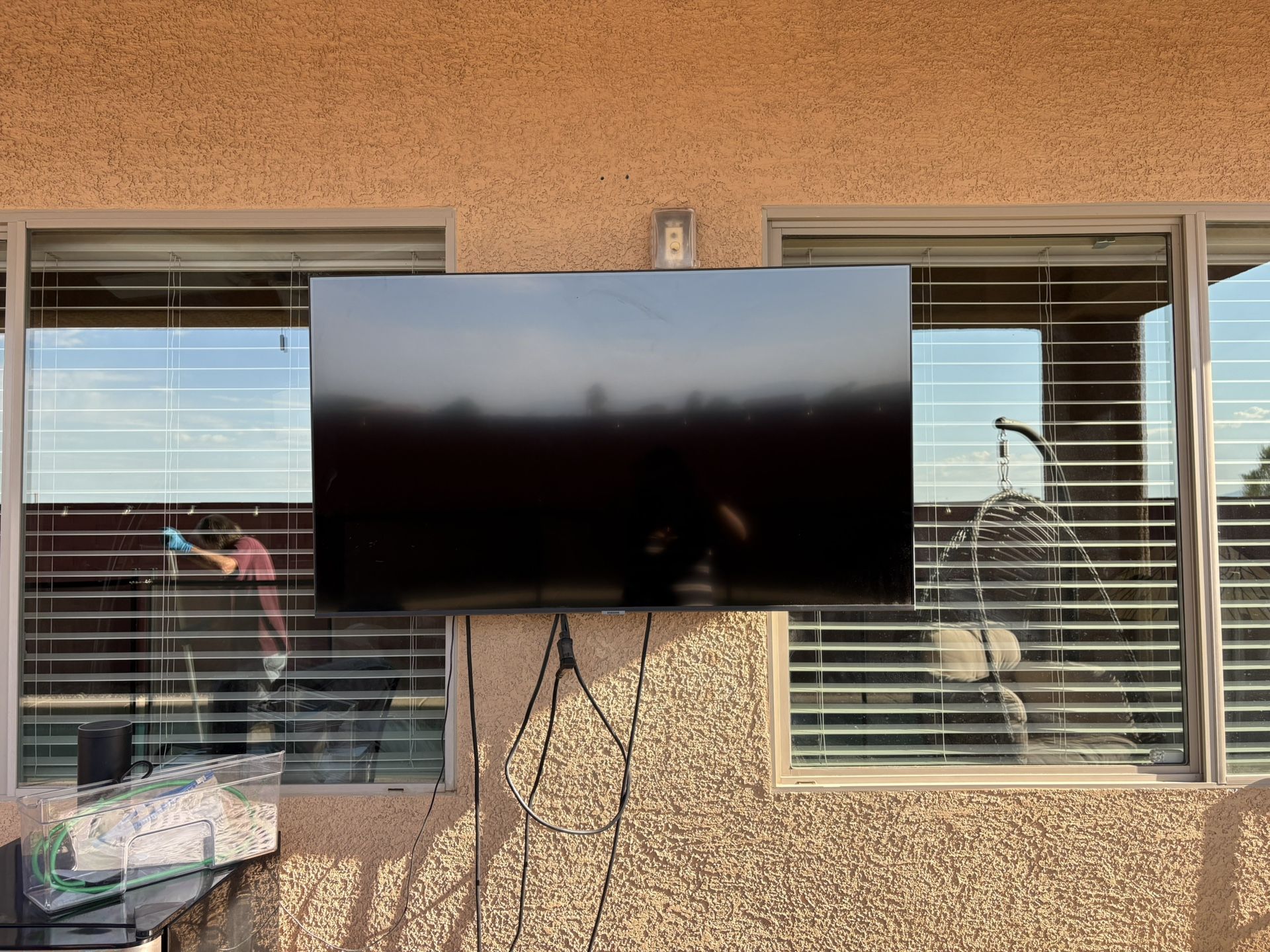 45in Samsung Smart Tv  With Mount  OBO 