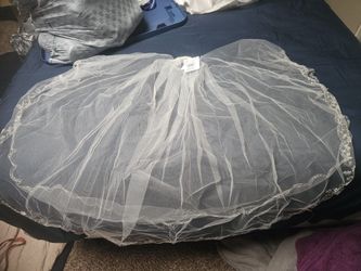 Ivory wedding dress veil