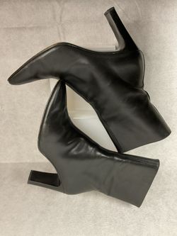 DONALD PLINER DESIGNER BLACK LEATHER BOOTS- SIZE 7